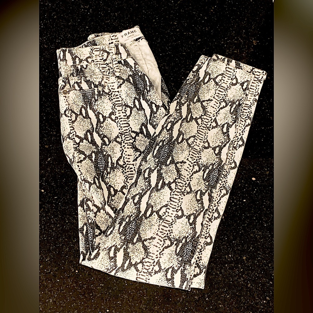 High rise size 25 FRAME Jeans White & black snake skin pattern with a skinny cut